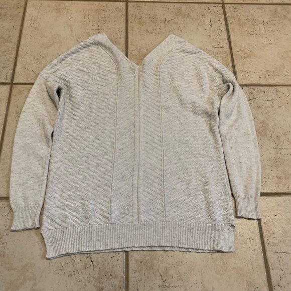 DYNAMITE Gray Ribbed V-Neck Sweater, Size P/S - Picture 4 of 5